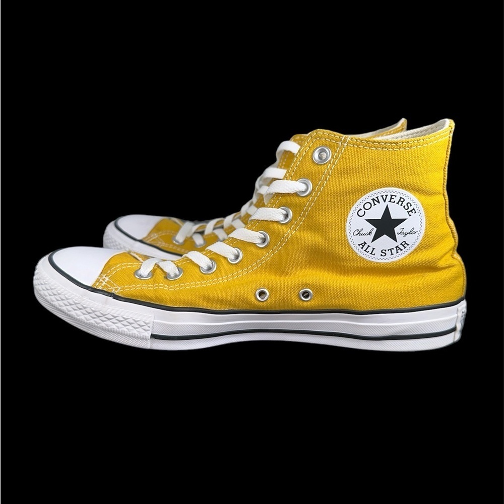 Converse Chuck Taylor All-Stars (Yellow and White) Men’s Size: 9
